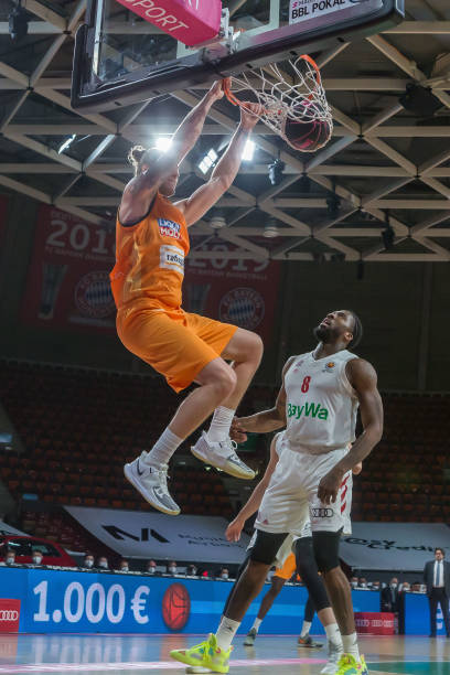 篇稿件配一 篇稿件配一