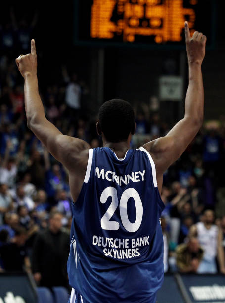 频繁制造威 频繁制造威